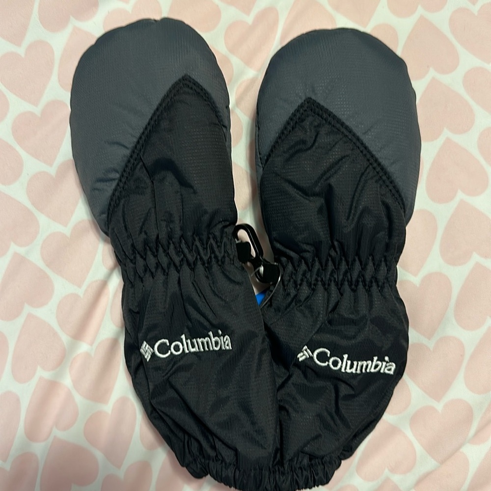 Columbia black/gray snow mittens.